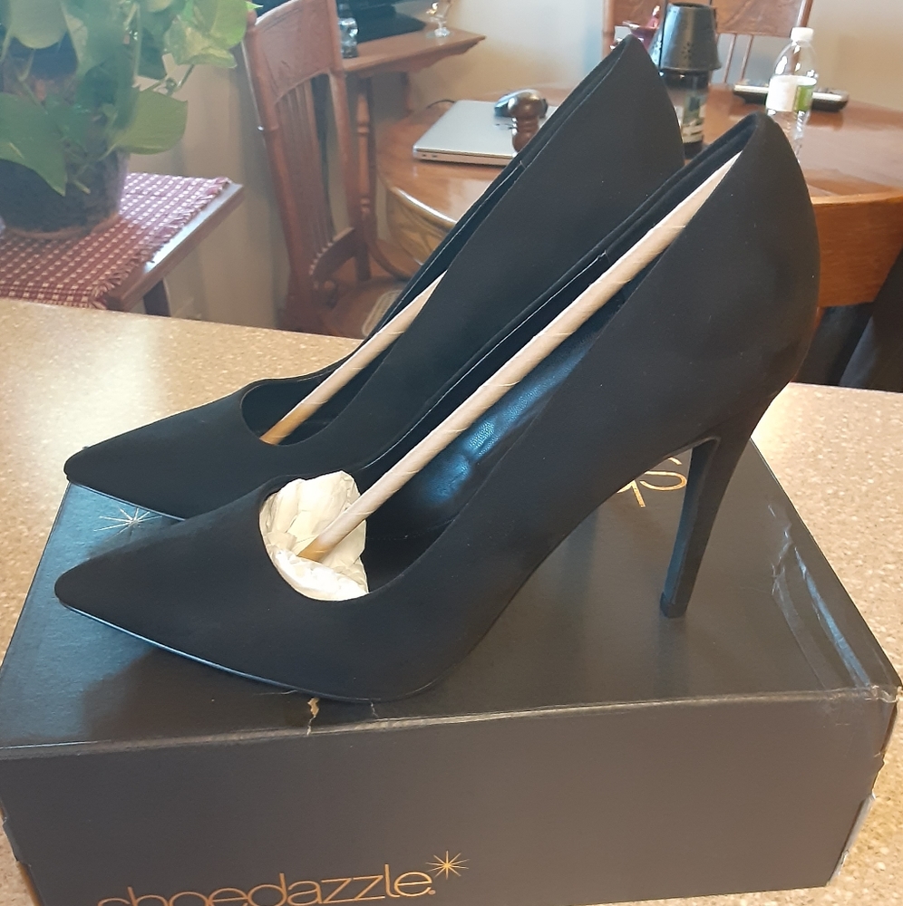 Black pumps size 9